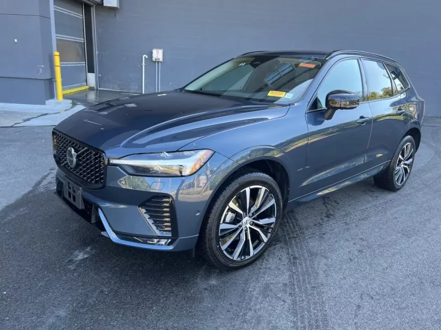 2025 Volvo XC60 B5 Plus photo 1