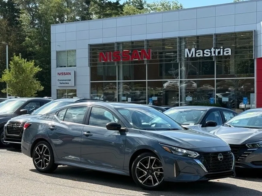 2025 Nissan Sentra SR photo 1