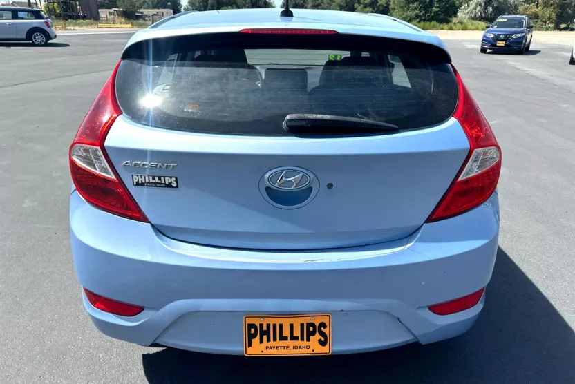 2012 Hyundai Accent SE photo 1