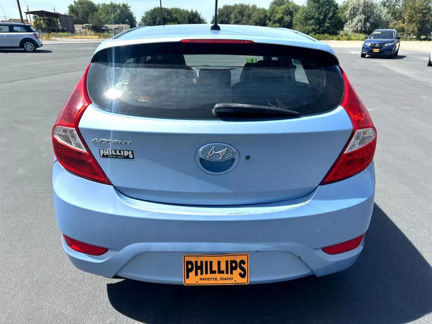 2012 Hyundai Accent SE photo 1