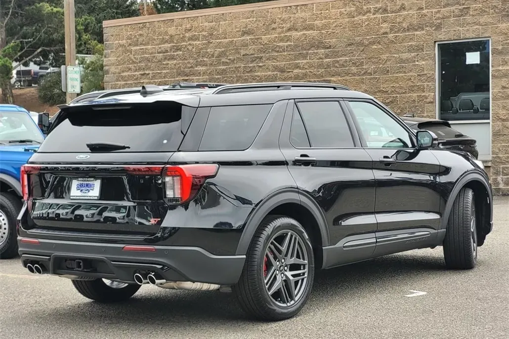2025 Ford Explorer ST photo 1