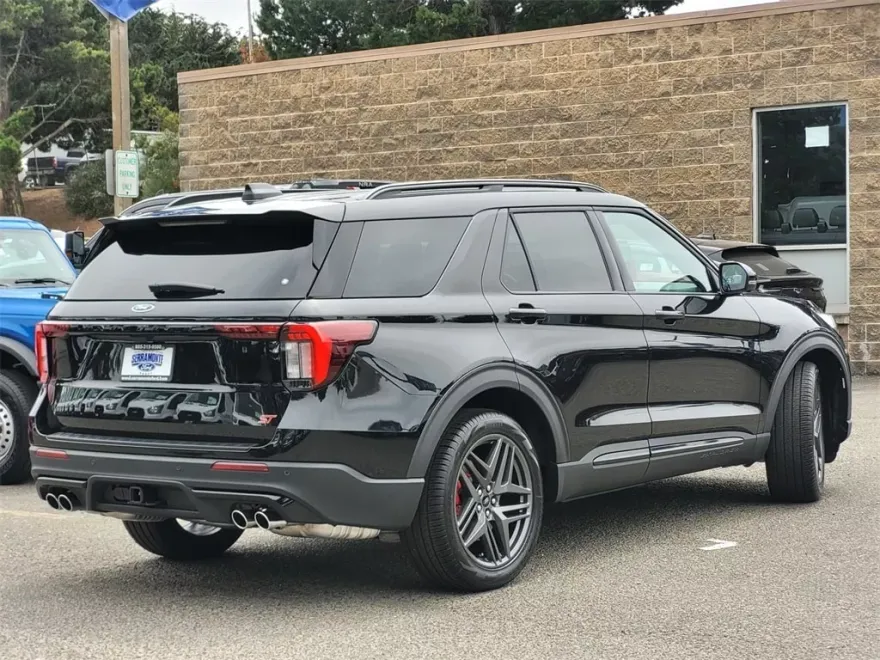 2025 Ford Explorer ST photo 1