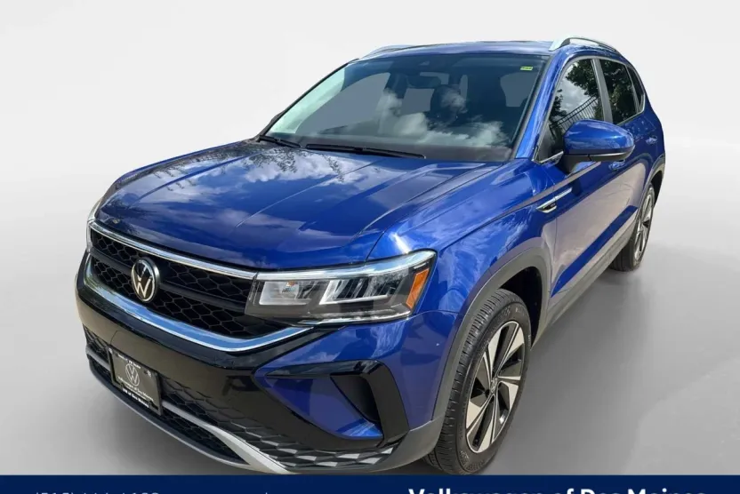 2024 Volkswagen Taos SE photo 1