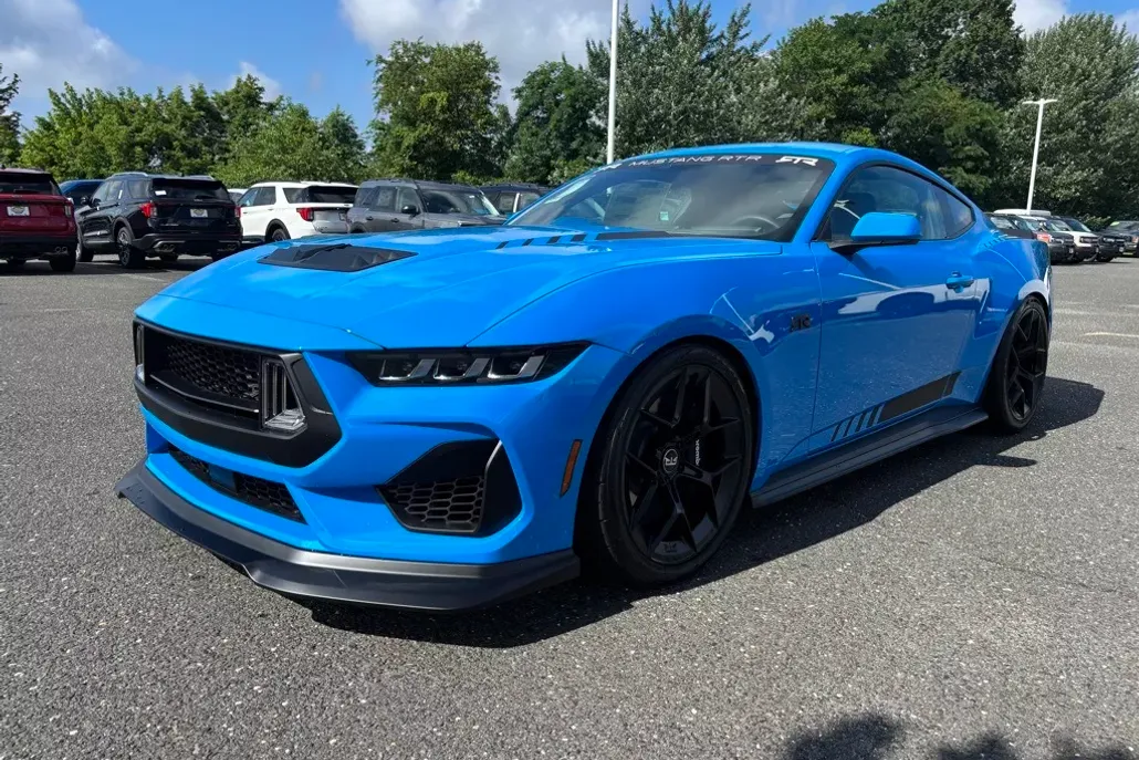 2025 Ford Mustang GT photo 1