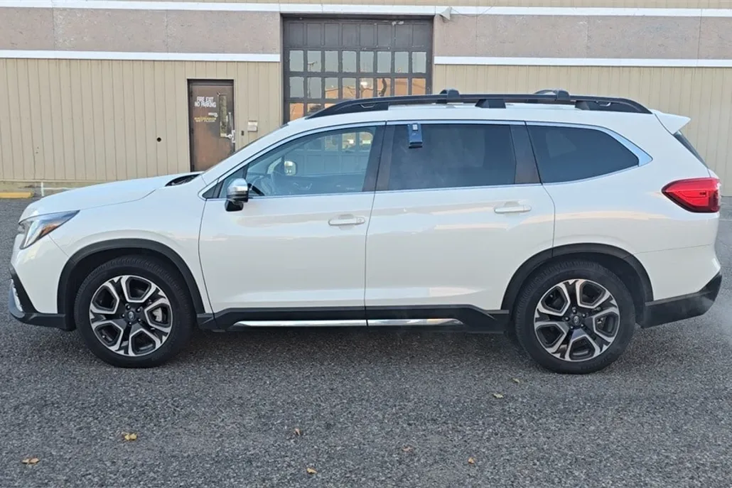 2023 Subaru Ascent Limited photo 1