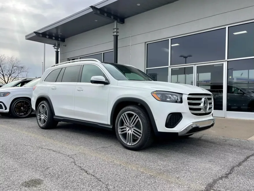 2025 Mercedes Benz GLS 450 4MATIC photo 1