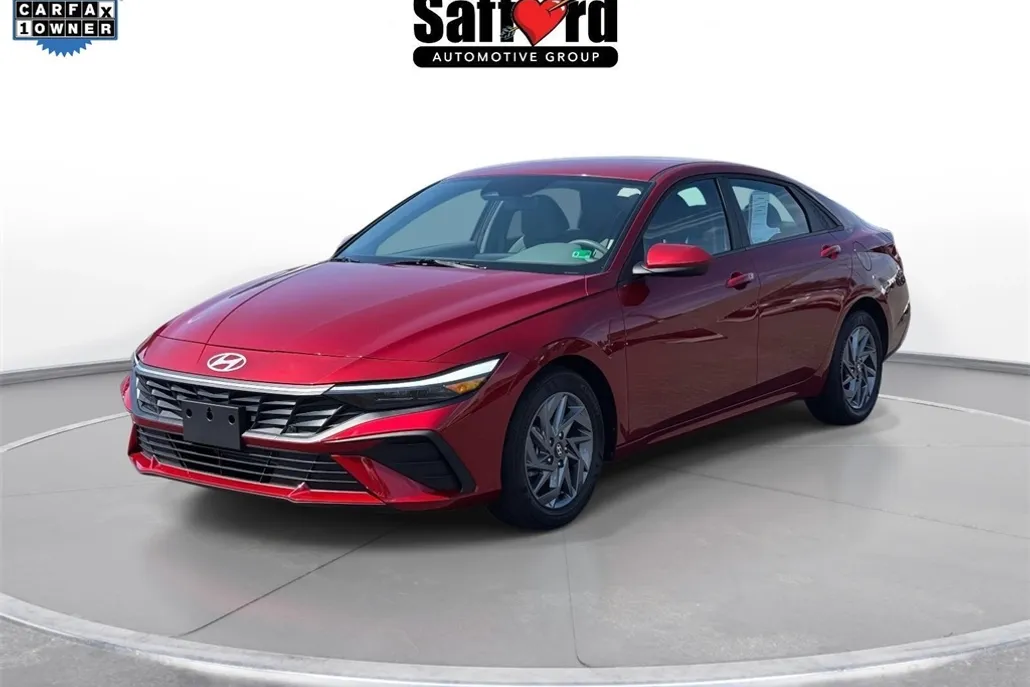 2024 Hyundai Elantra SEL photo 1