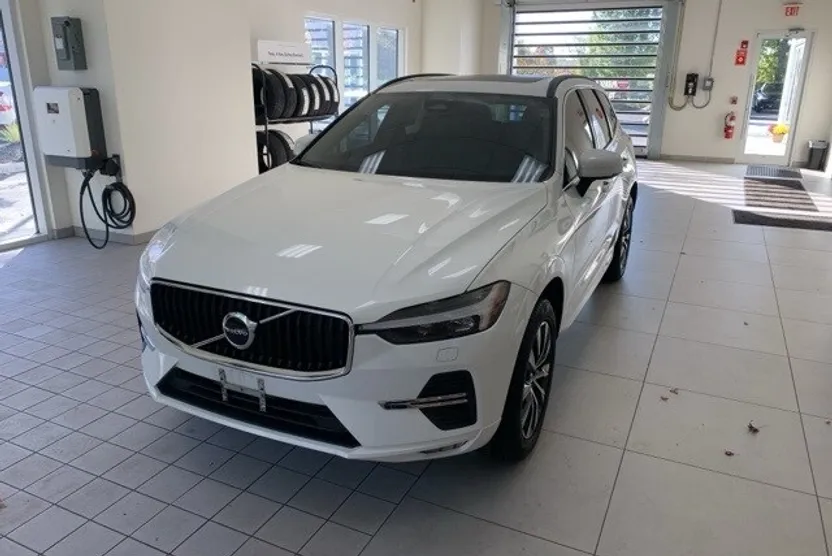 2023 Volvo XC60 B5 Core photo 1
