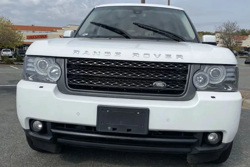 2011 Land Rover Range Rover HSE photo 1