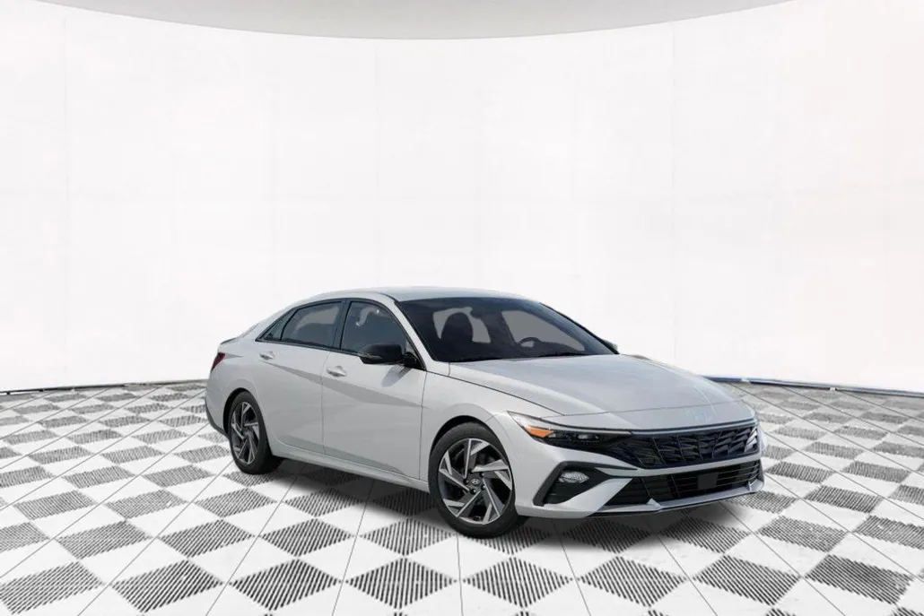 2025 Hyundai Elantra SEL Sport photo 1