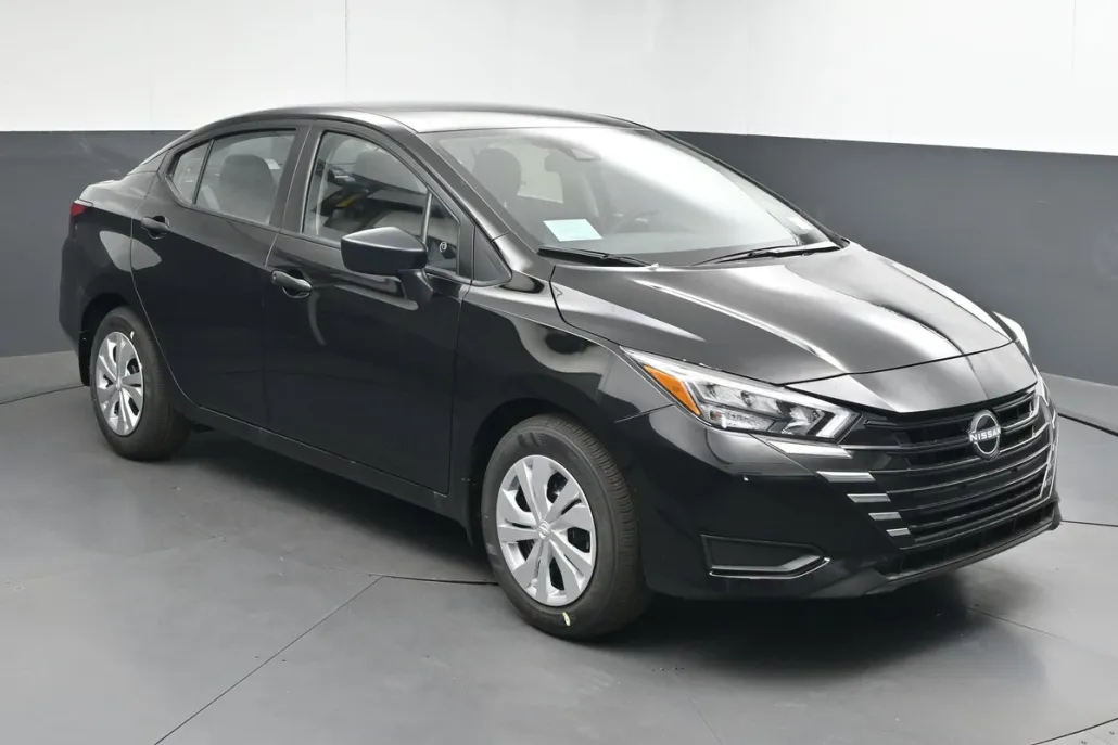 2025 Nissan Versa S photo 1