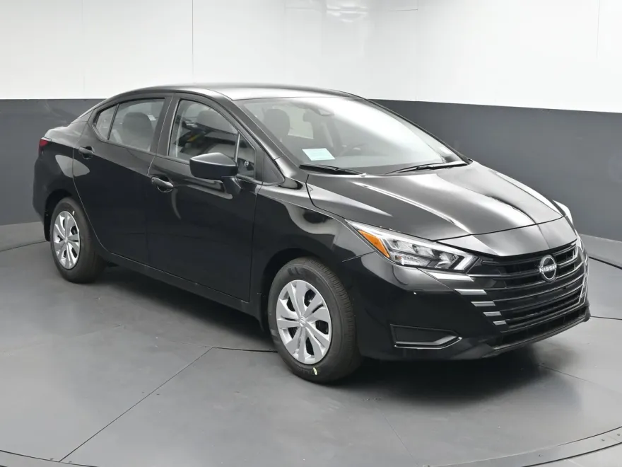 2025 Nissan Versa S photo 1