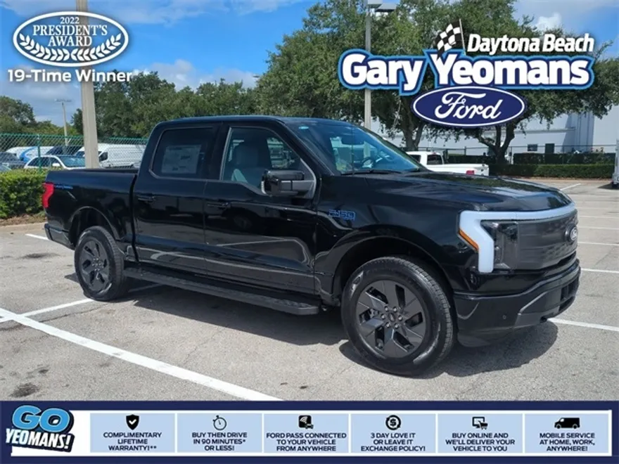 2025 Ford F-150 Lightning Lariat photo 1