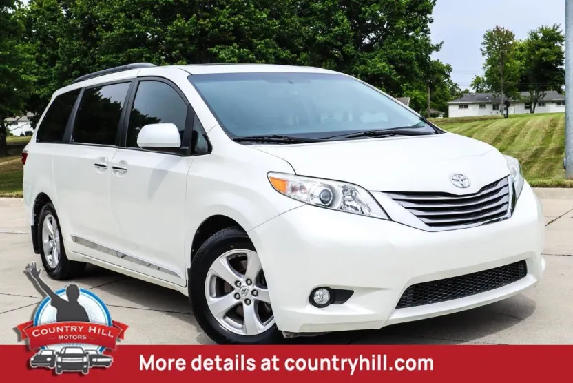 2016 Toyota Sienna XLE Premium photo 1