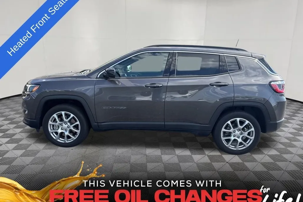 2023 Jeep Compass Latitude Lux photo 1