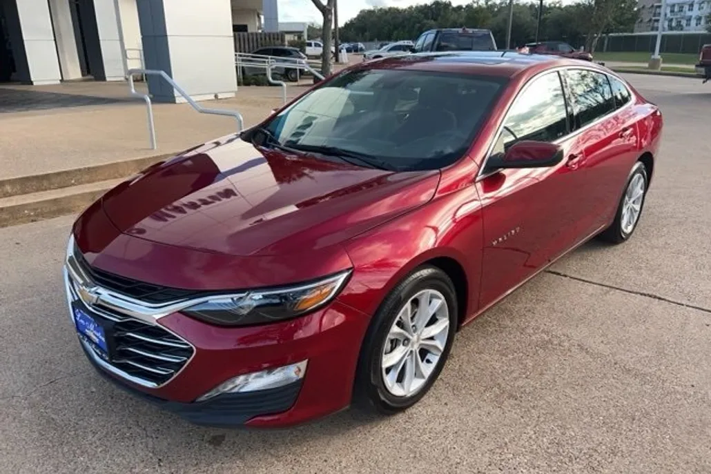 2024 Chevrolet Malibu 1LT photo 1
