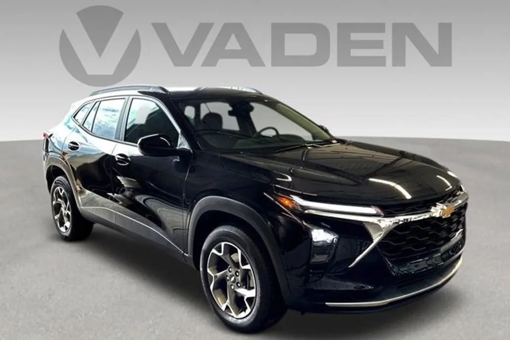2025 Chevrolet Trax LT photo 1