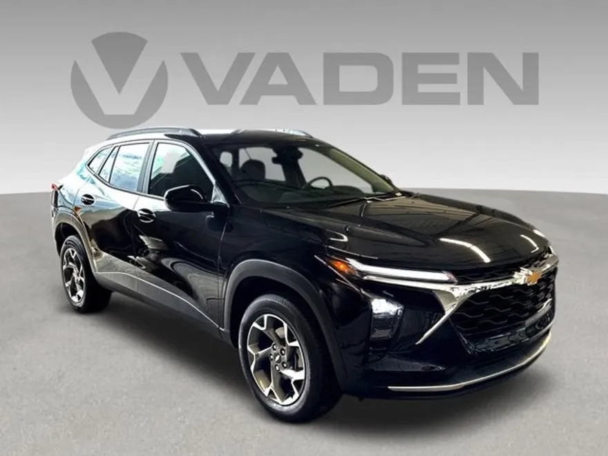 2025 Chevrolet Trax LT photo 1