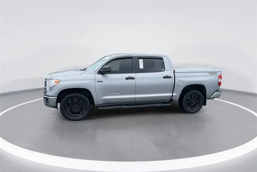2016 Toyota Tundra SR5 CrewMax photo 1