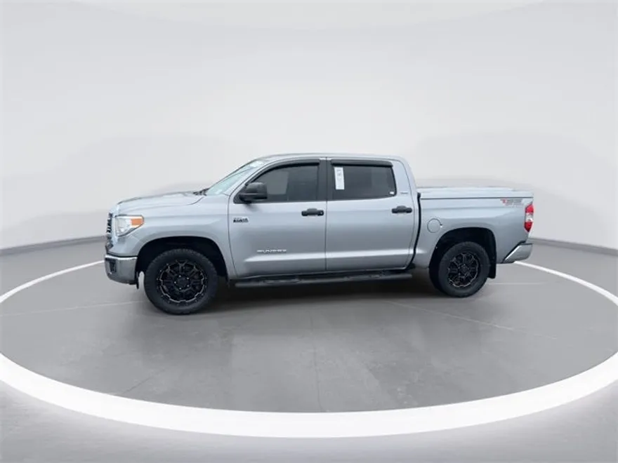 2016 Toyota Tundra SR5 CrewMax photo 1