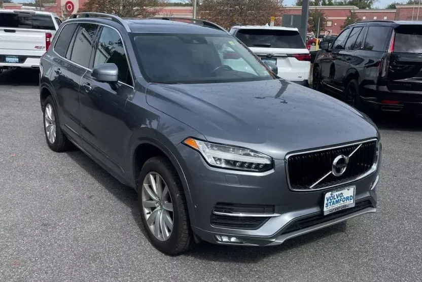 2016 Volvo XC90 T6 Momentum photo 1