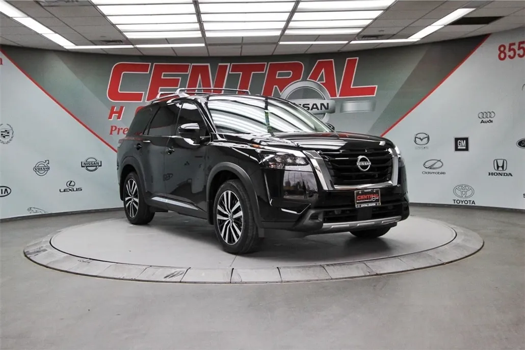 2025 Nissan Pathfinder Platinum photo 1