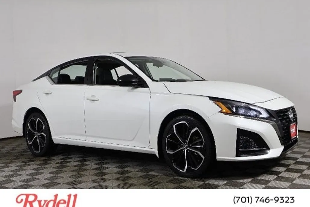 2023 Nissan Altima 2.5 SR photo 1