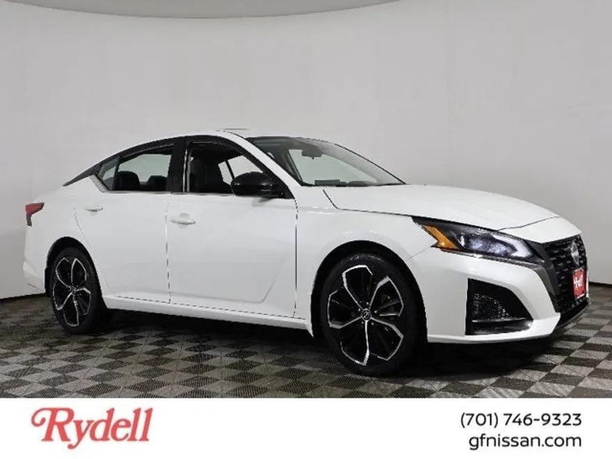 2023 Nissan Altima 2.5 SR photo 1