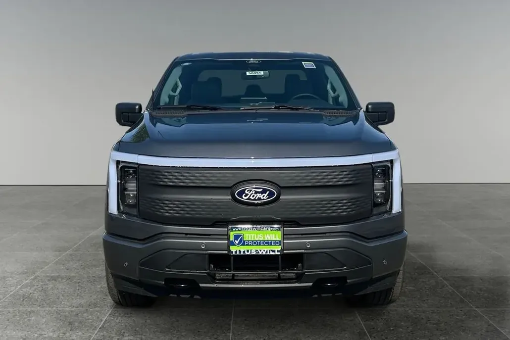 2025 Ford F-150 Lightning photo 1