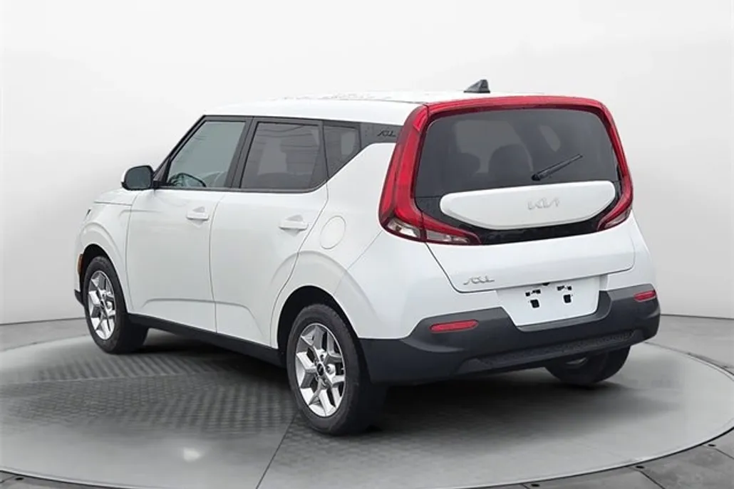 2022 Kia Soul LX photo 1