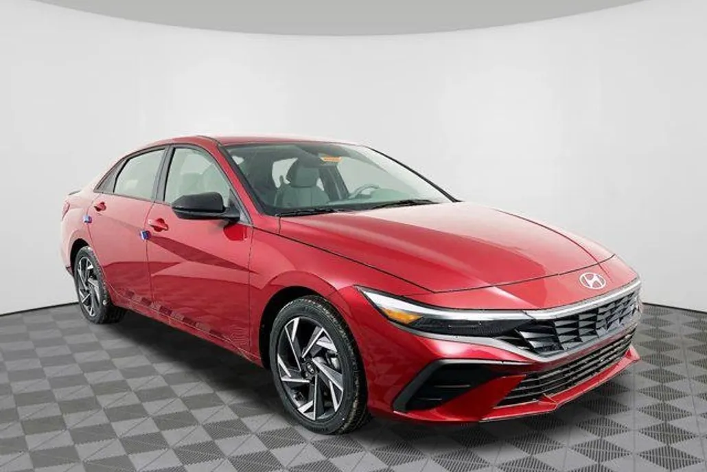 2025 Hyundai Elantra SEL Sport photo 1