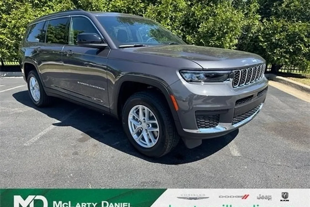 2025 Jeep Grand Cherokee Laredo photo 1