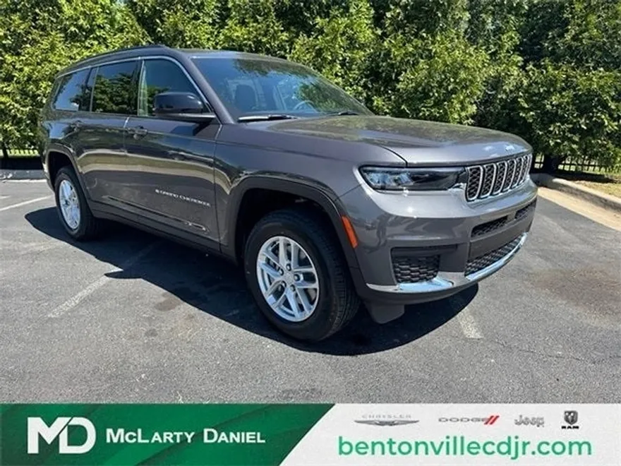2025 Jeep Grand Cherokee Laredo photo 1