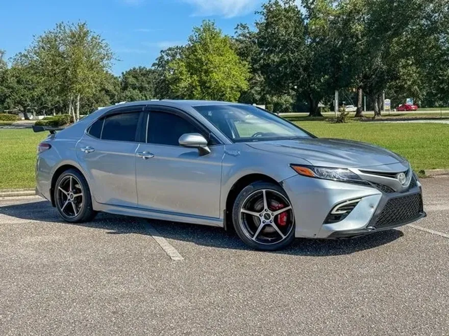 2018 Toyota Camry XLE XSE photo 1