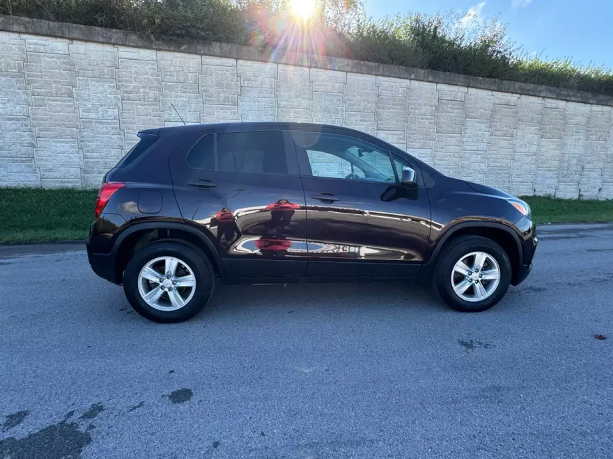 2020 Chevrolet Trax LS photo 1