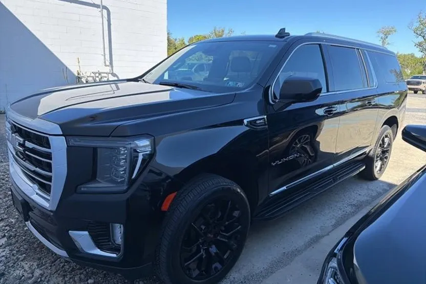 2023 Gmc Yukon XL SLT photo 1