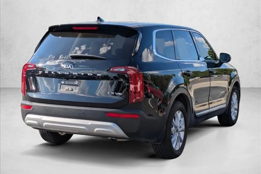 2021 Kia Telluride LX photo 1
