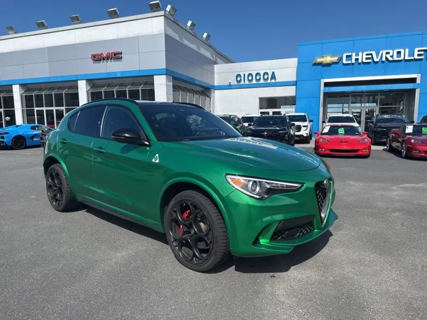 2022 Alfa Romeo Stelvio Quadrifoglio photo 1