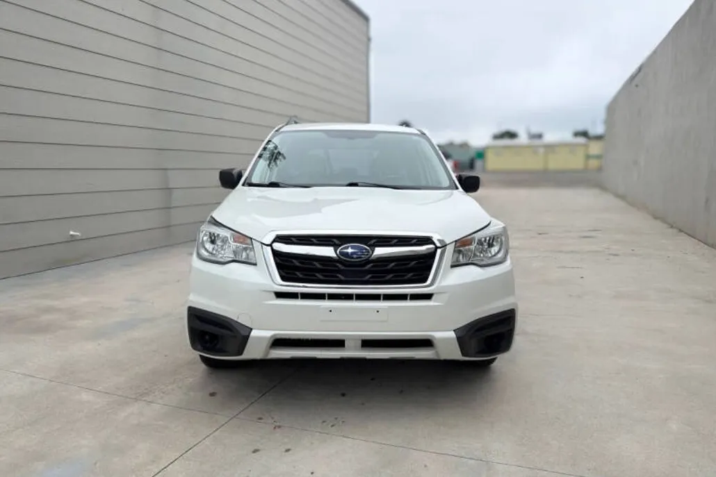 2017 Subaru Forester 2.5i photo 1