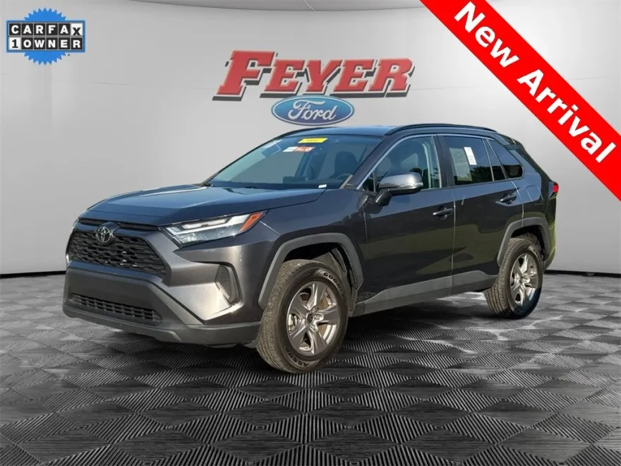 2022 Toyota RAV4 XLE photo 1