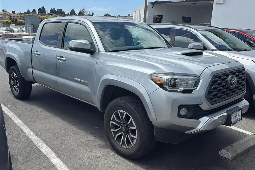 2022 Toyota Tacoma 4x4 SR5 photo 1