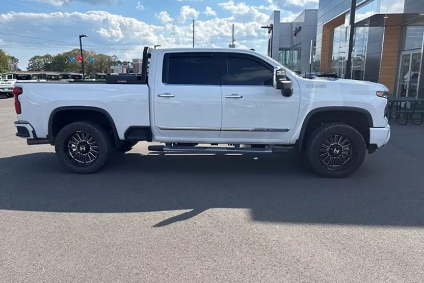2024 Chevrolet Silverado 2500HD High Country photo 1