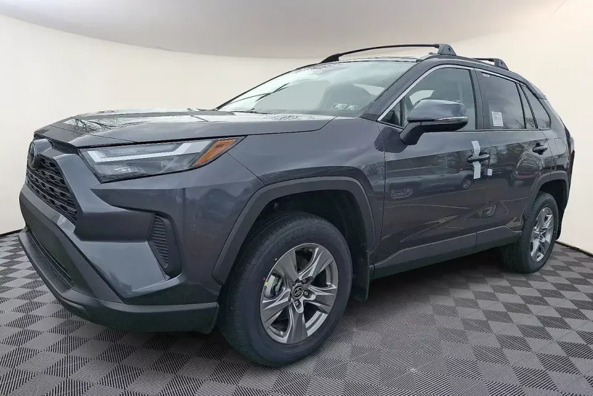 2025 Toyota RAV4 XLE photo 1