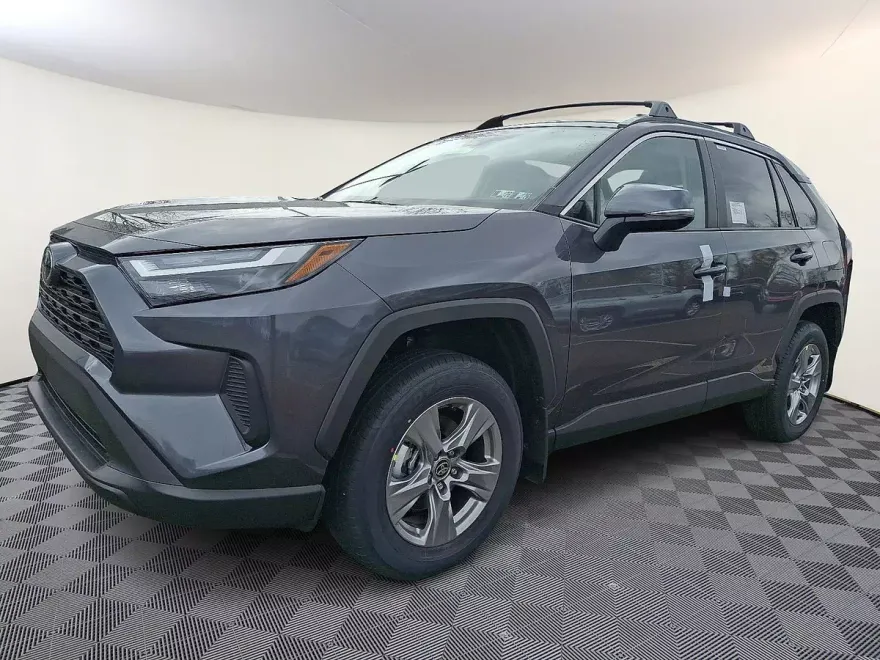 2025 Toyota RAV4 XLE photo 1