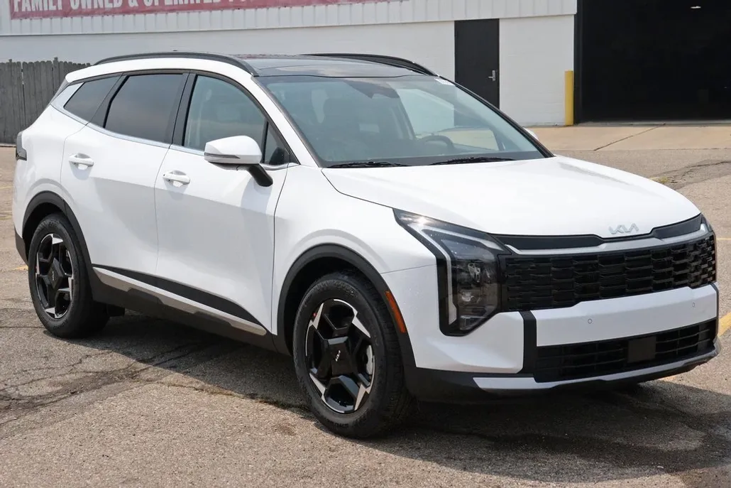 2026 Kia Sportage EX photo 1