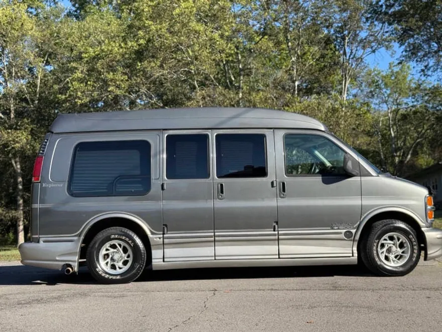 2000 Chevrolet Express 1500 photo 1