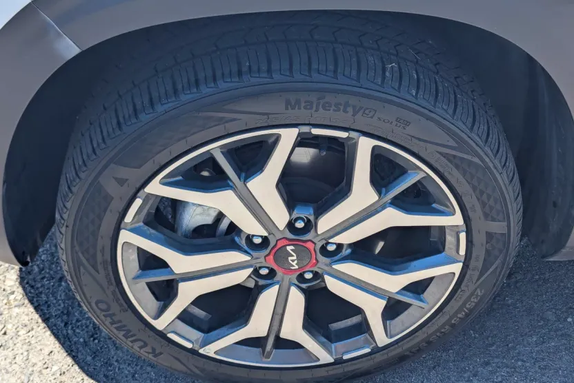 2023 Kia Seltos SX photo 1