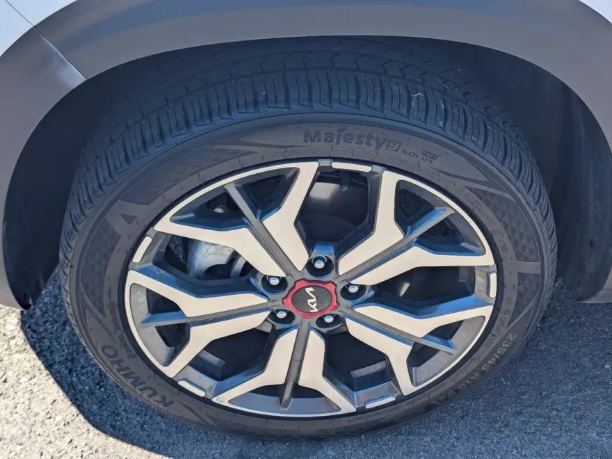 2023 Kia Seltos SX photo 1