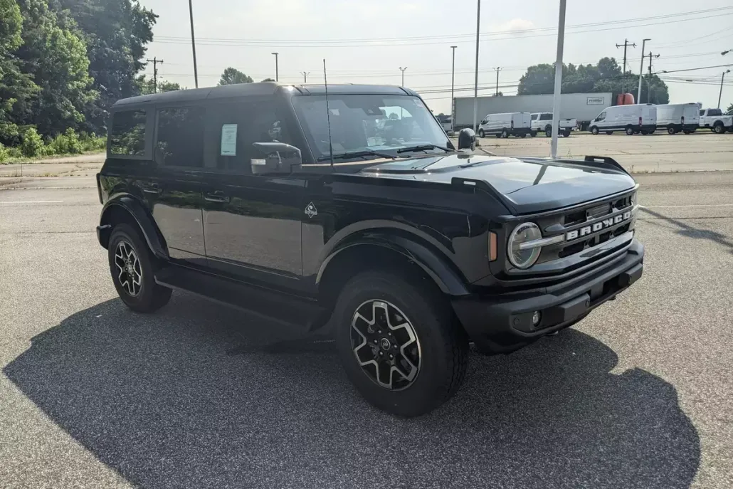 2025 Ford Bronco Outer Banks photo 1