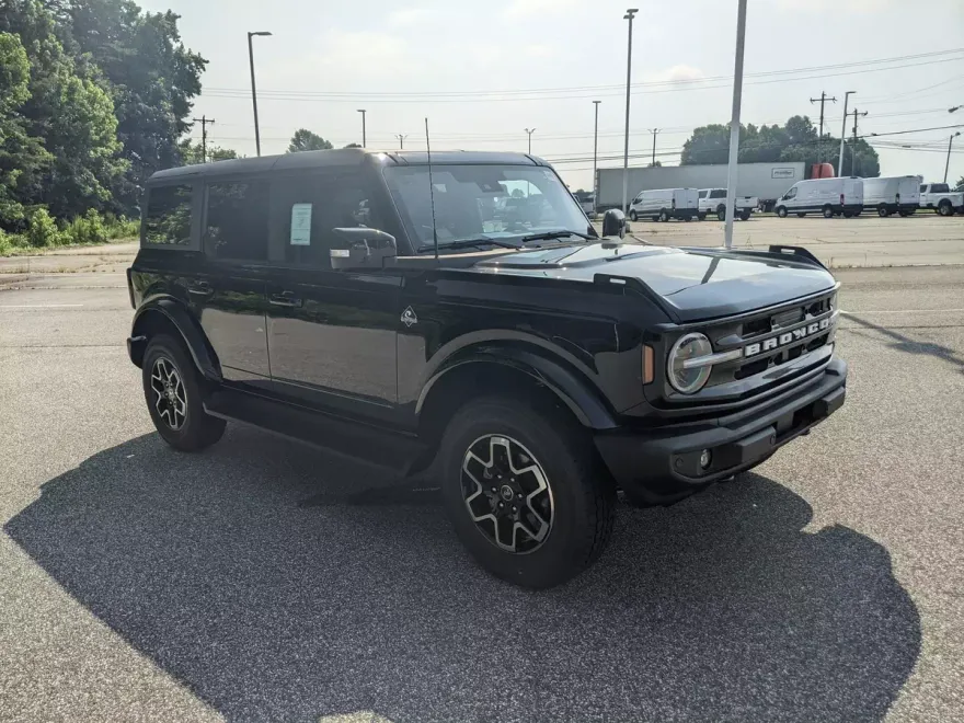 2025 Ford Bronco Outer Banks photo 1